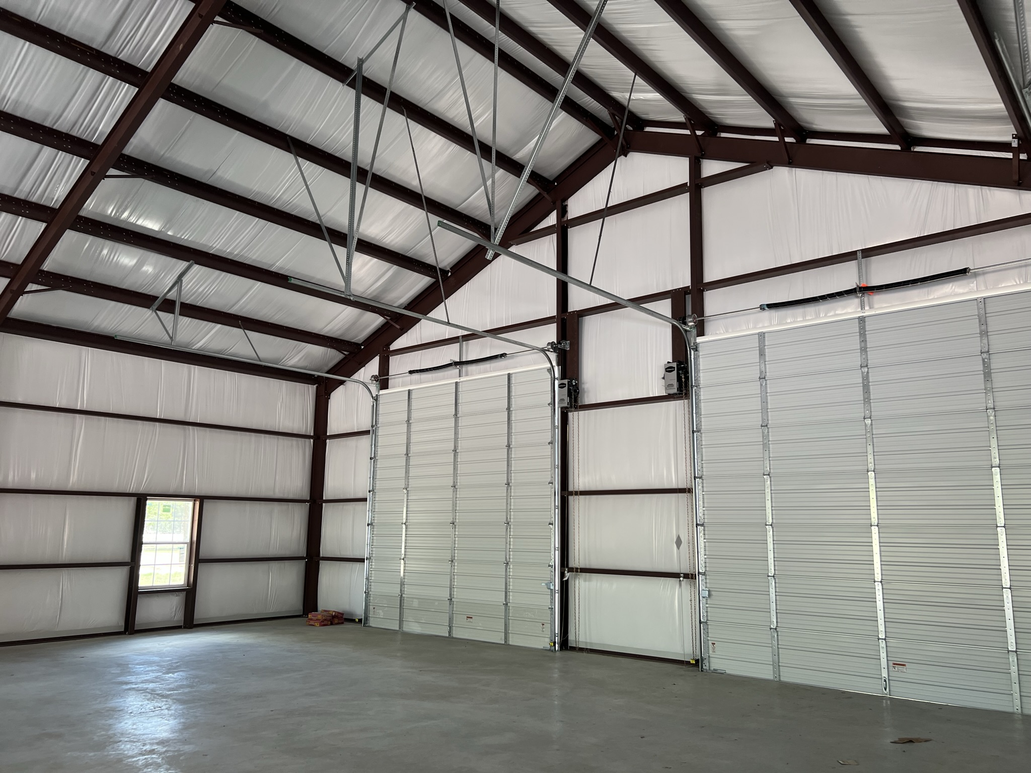insulated-metal-building-with-two-roll-up-doors